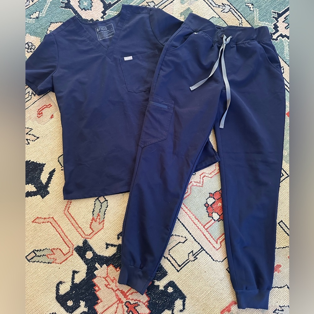 Figs Navy size small high waisted Zamora Joggers and Catarina 1 Pocket scrubs